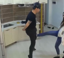 店の美しい女性の奴隷を踏みつぶすHR7ZFE789