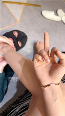 135130w9d9q71z00i2xyh6.jpg